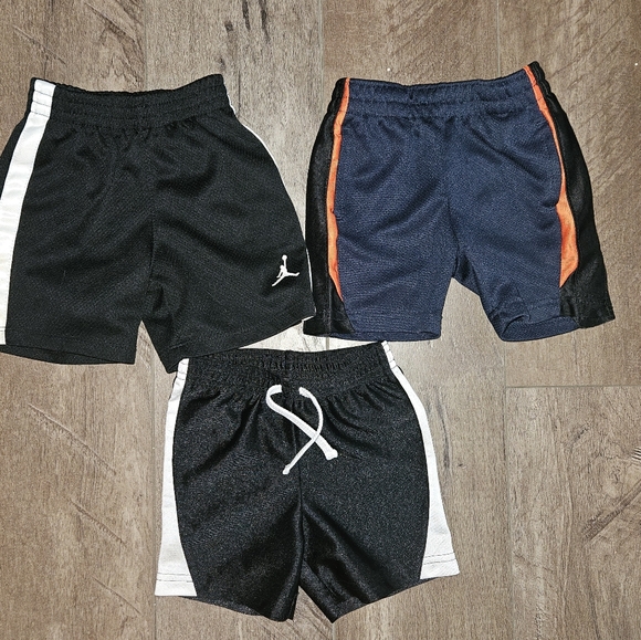 BOY Shorts Bundle ⚽️ 12 Months 🏀 17 Pieces - Picture 3 of 8